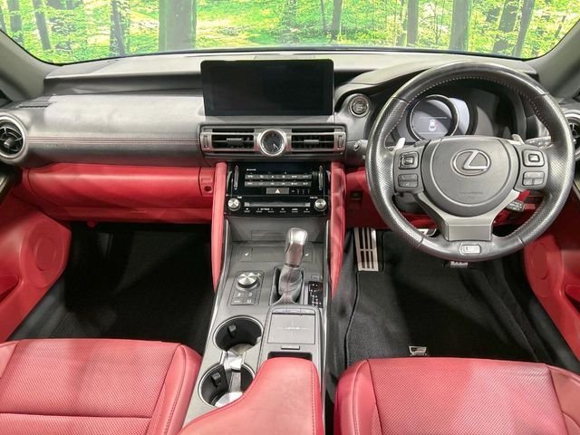 TOYOTA LEXUS IS300 2021