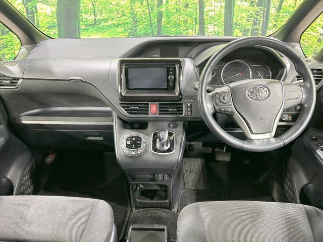 TOYOTA NOAH HYBRID 2016
