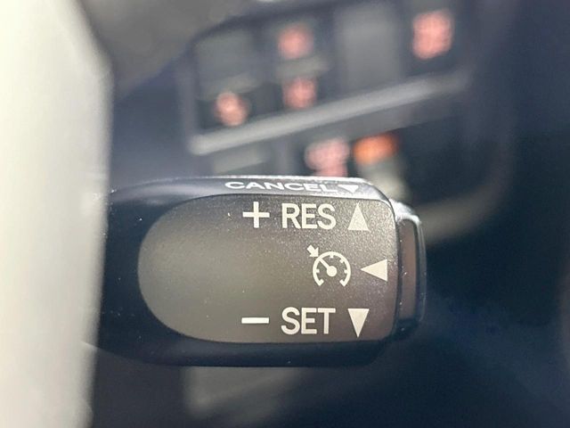 TOYOTA NOAH HYBRID 2016