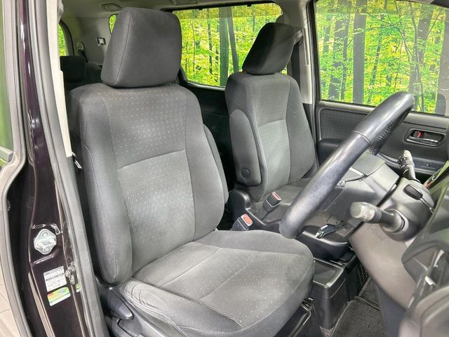 TOYOTA NOAH HYBRID 2016