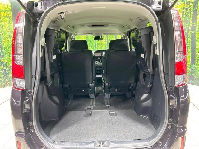 TOYOTA NOAH HYBRID 2016