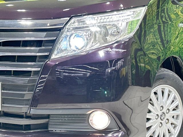 TOYOTA NOAH HYBRID 2016