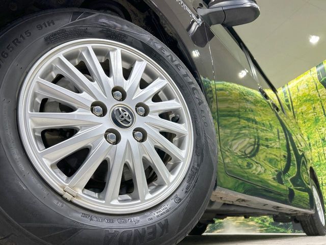 TOYOTA NOAH HYBRID 2016