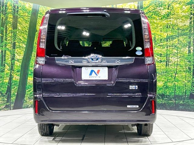 TOYOTA NOAH HYBRID 2016