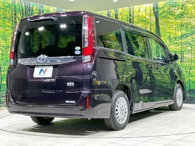 TOYOTA NOAH HYBRID 2016
