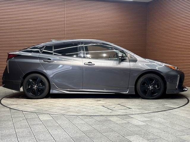 TOYOTA PRIUS 2019