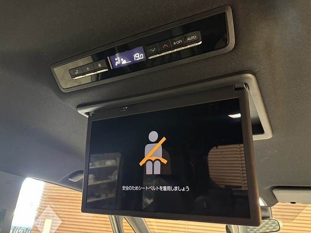 TOYOTA VOXY HYBRID 2022