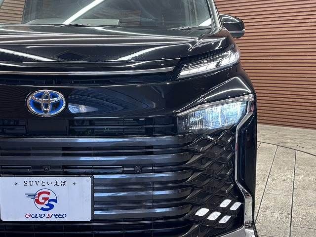 TOYOTA VOXY HYBRID 2022