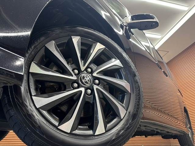 TOYOTA VOXY HYBRID 2022