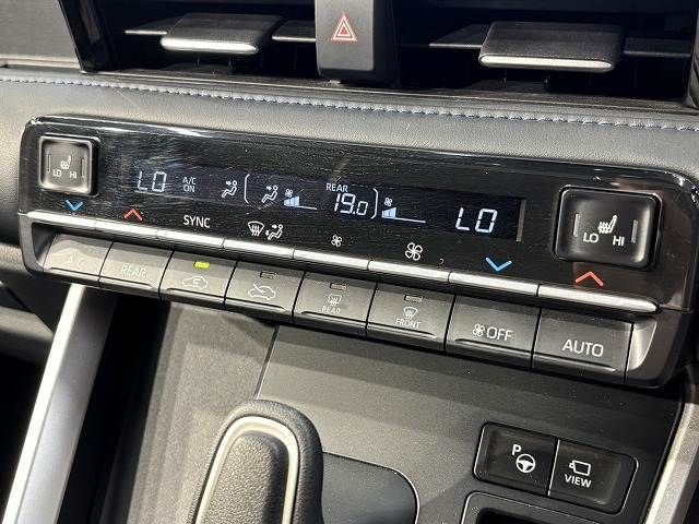 TOYOTA VOXY HYBRID 2022