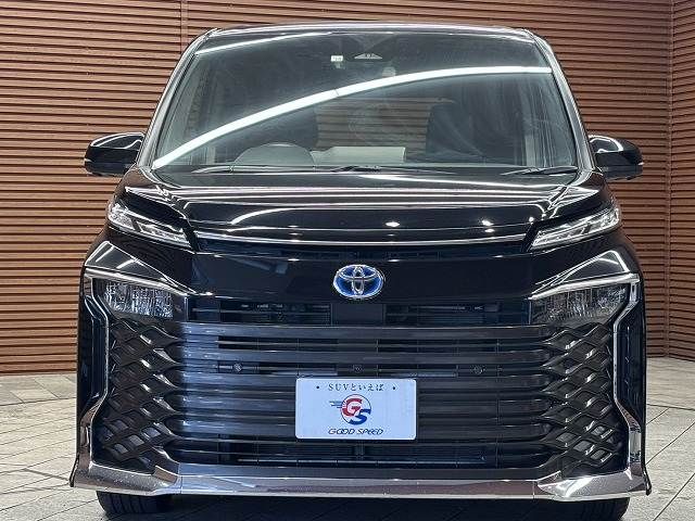 TOYOTA VOXY HYBRID 2022