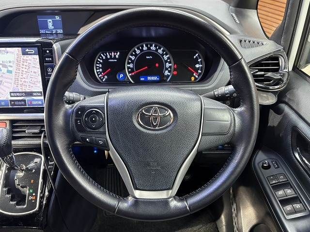 TOYOTA VOXY 2016