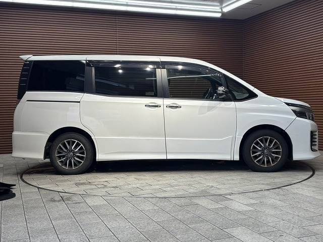 TOYOTA VOXY 2016