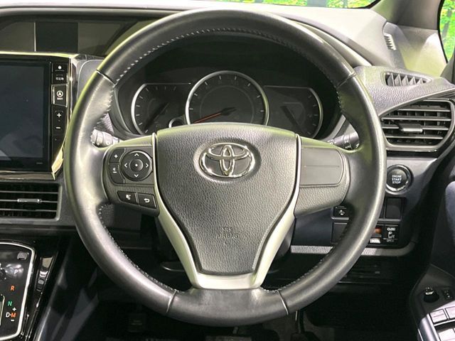 TOYOTA VOXY 2016