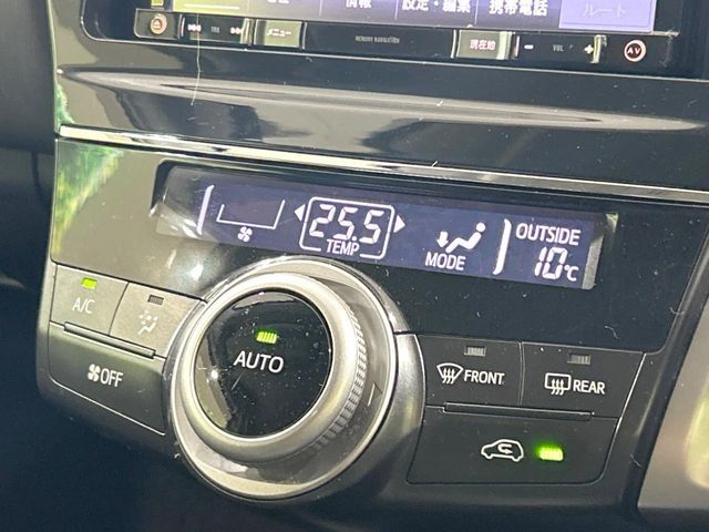 TOYOTA PRIUS Alpha 2015