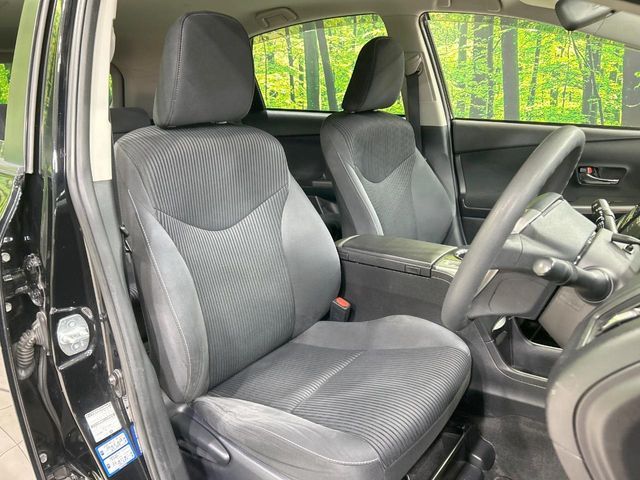 TOYOTA PRIUS Alpha 2015