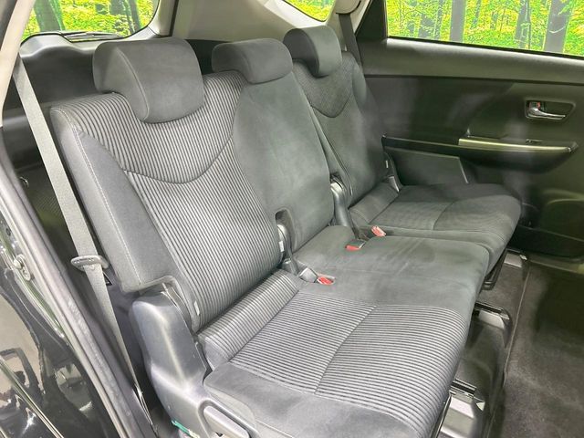 TOYOTA PRIUS Alpha 2015