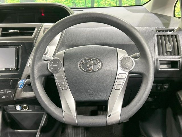 TOYOTA PRIUS Alpha 2015