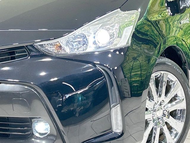 TOYOTA PRIUS Alpha 2015