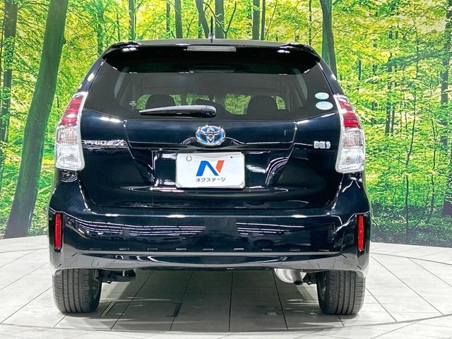 TOYOTA PRIUS Alpha 2015