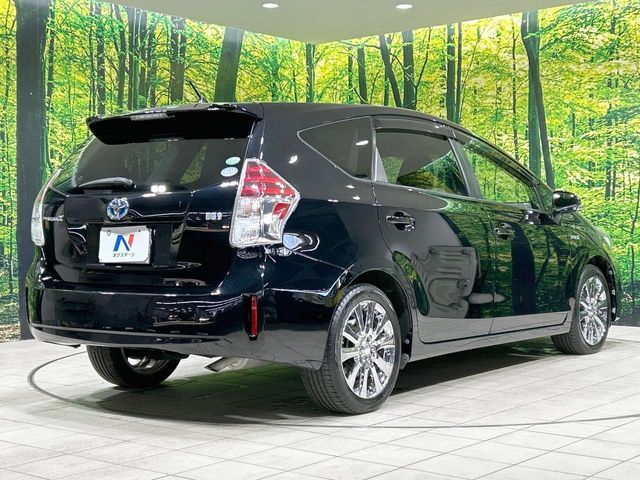 TOYOTA PRIUS Alpha 2015