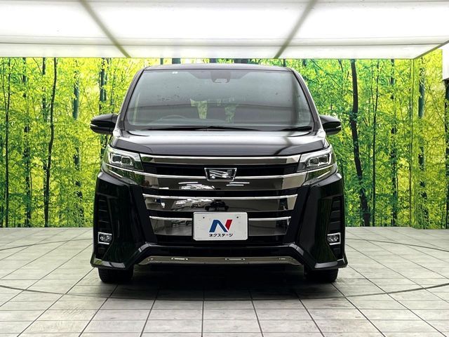 TOYOTA NOAH 2019