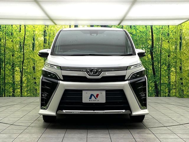 TOYOTA VOXY 2018