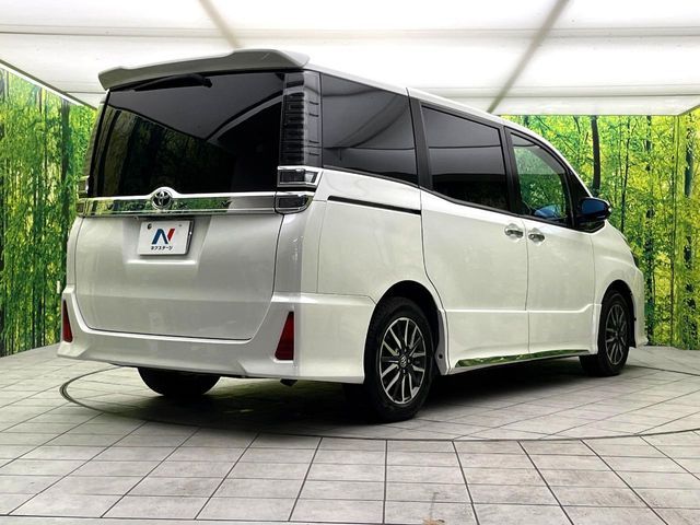 TOYOTA VOXY 2018