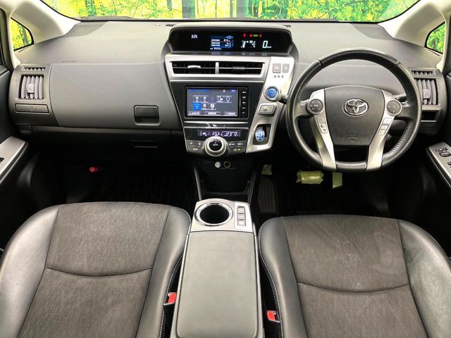 TOYOTA PRIUS Alpha 2015