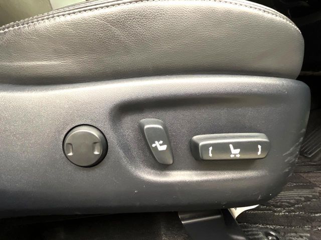 TOYOTA PRIUS Alpha 2015