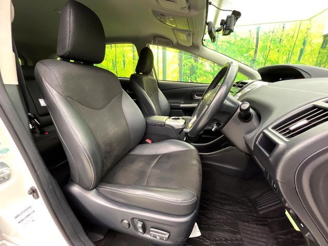 TOYOTA PRIUS Alpha 2015