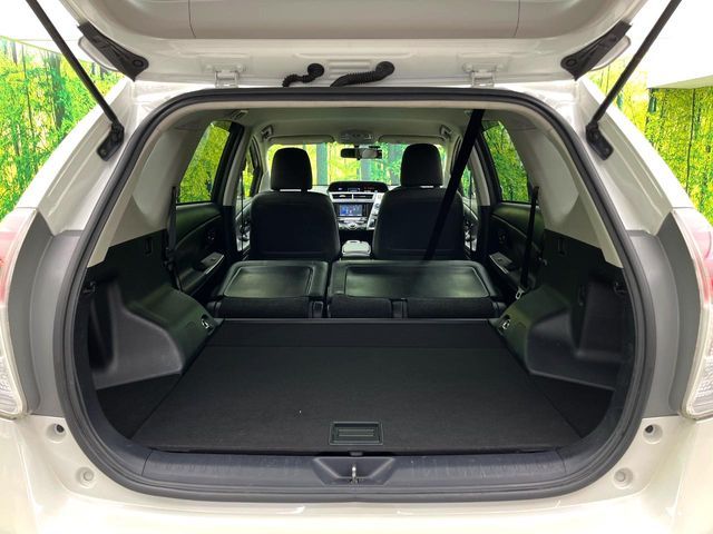 TOYOTA PRIUS Alpha 2015