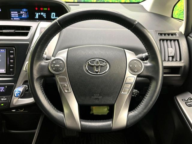 TOYOTA PRIUS Alpha 2015