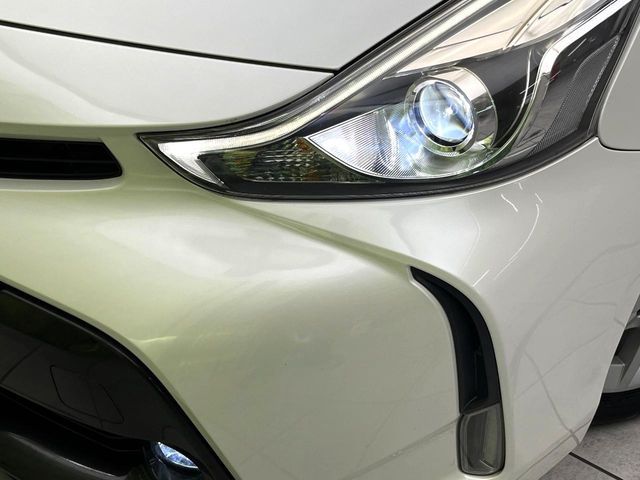 TOYOTA PRIUS Alpha 2015