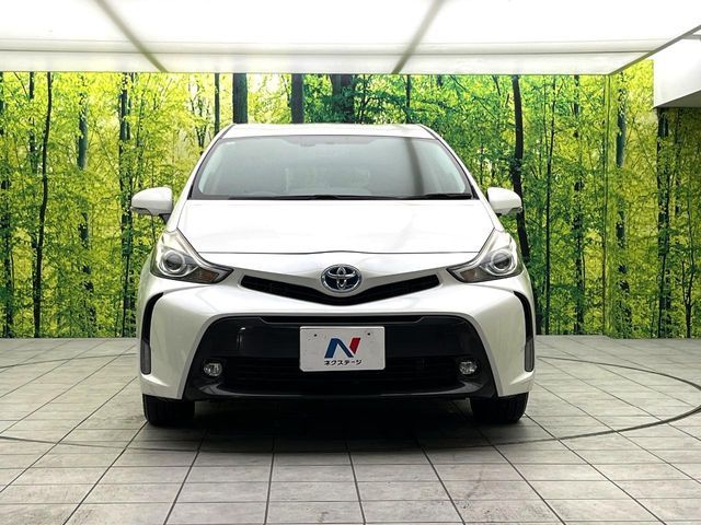 TOYOTA PRIUS Alpha 2015
