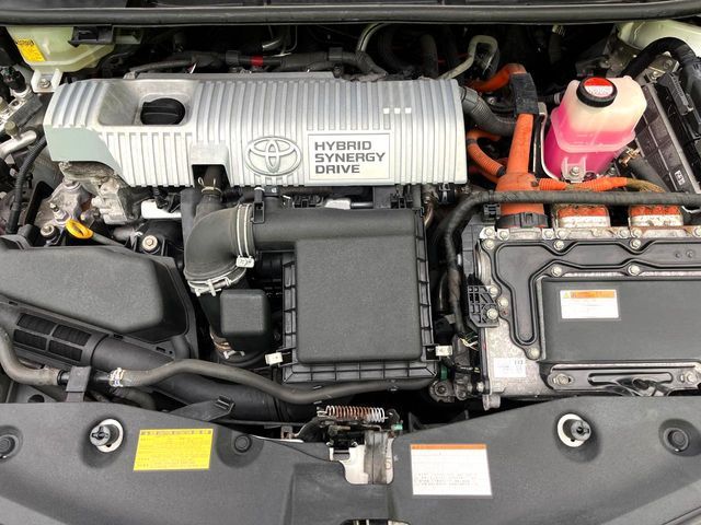 TOYOTA PRIUS Alpha 2015