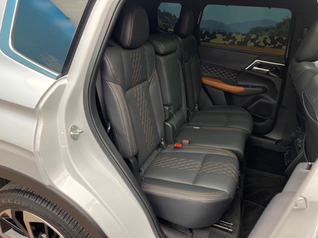 MITSUBISHI OUTLANDER PHEV 2023