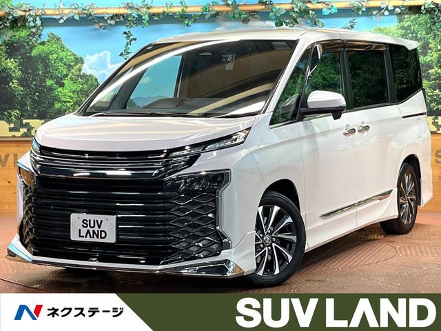 TOYOTA VOXY HYBRID 2023