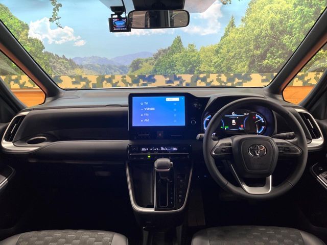 TOYOTA VOXY HYBRID 2023