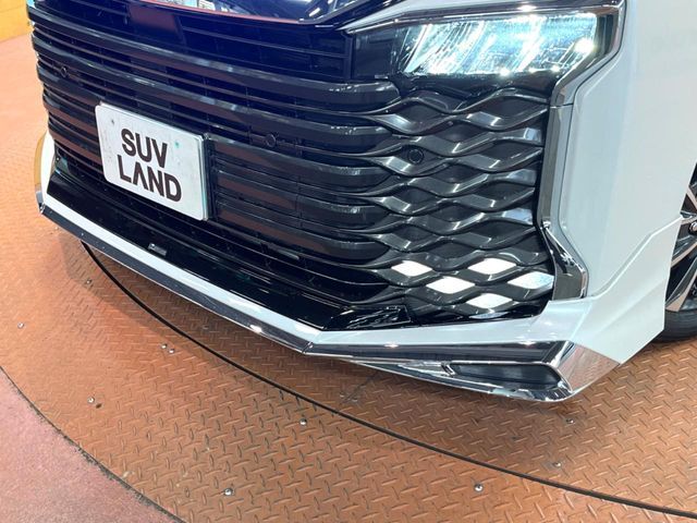 TOYOTA VOXY HYBRID 2023