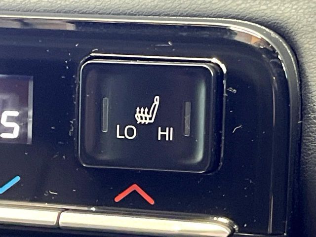 TOYOTA VOXY HYBRID 2023