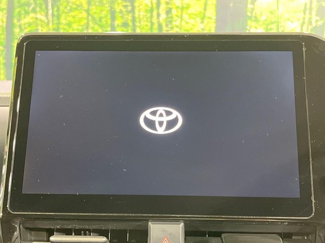 TOYOTA VOXY HYBRID 2022