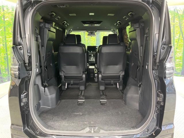 TOYOTA VOXY HYBRID 2022