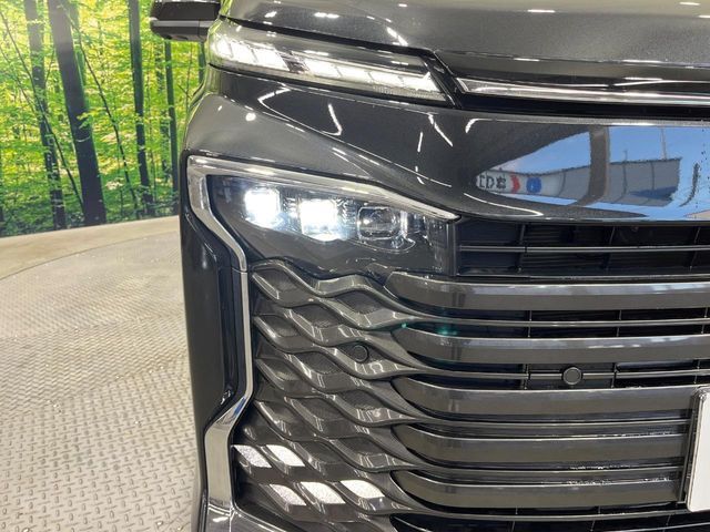 TOYOTA VOXY HYBRID 2022