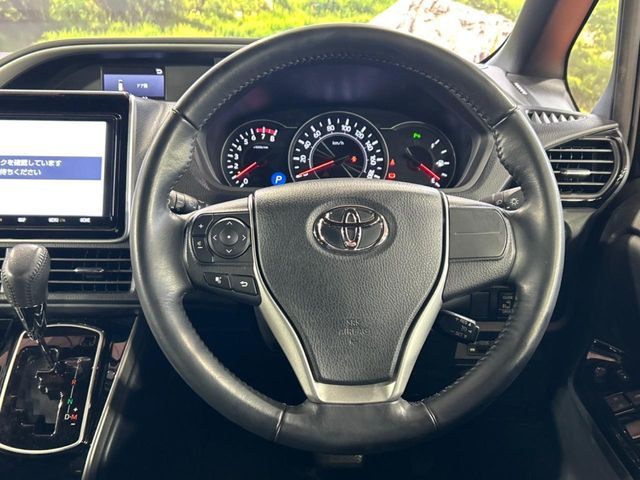 TOYOTA VOXY 2021