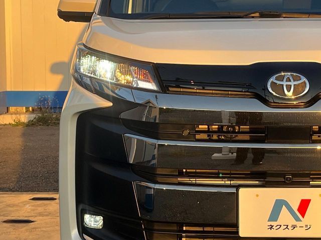 TOYOTA NOAH 2024