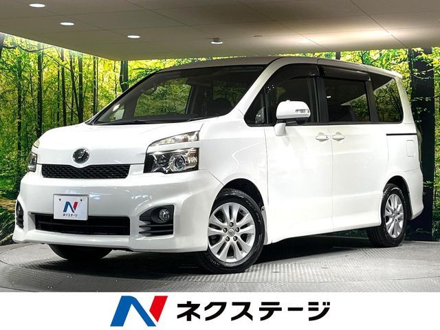 TOYOTA VOXY 2013