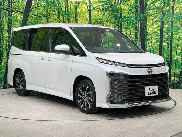 TOYOTA VOXY 2023