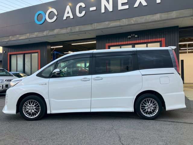 TOYOTA NOAH HYBRID 2019