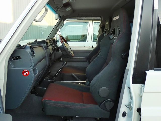 TOYOTA LANDCRUISER van 2014